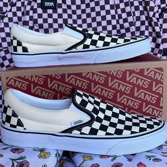 Vans WMNS Classic Slip-On
Biks.Whichckerboard/Wht
VN000EYEBWW
Sneakers - Picture 1 of 16